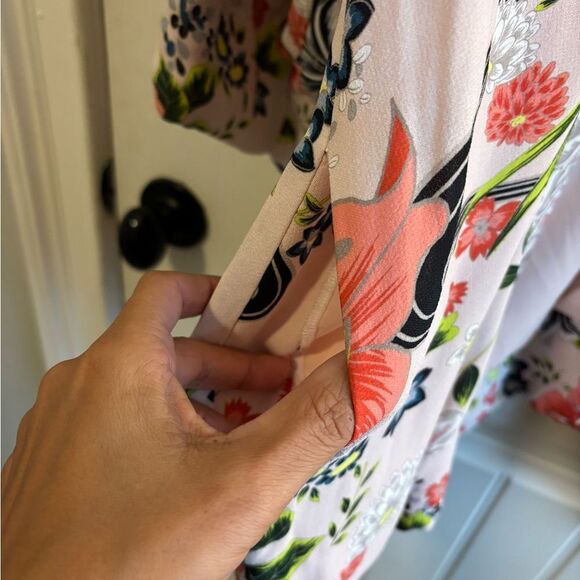 Elizabeth and James Silk Crepe Floral Kimono with Bell Sleeves - Picture 4 of 8